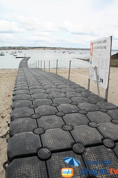 Jetée sur la plage de Bertheaume à Plougonvelin